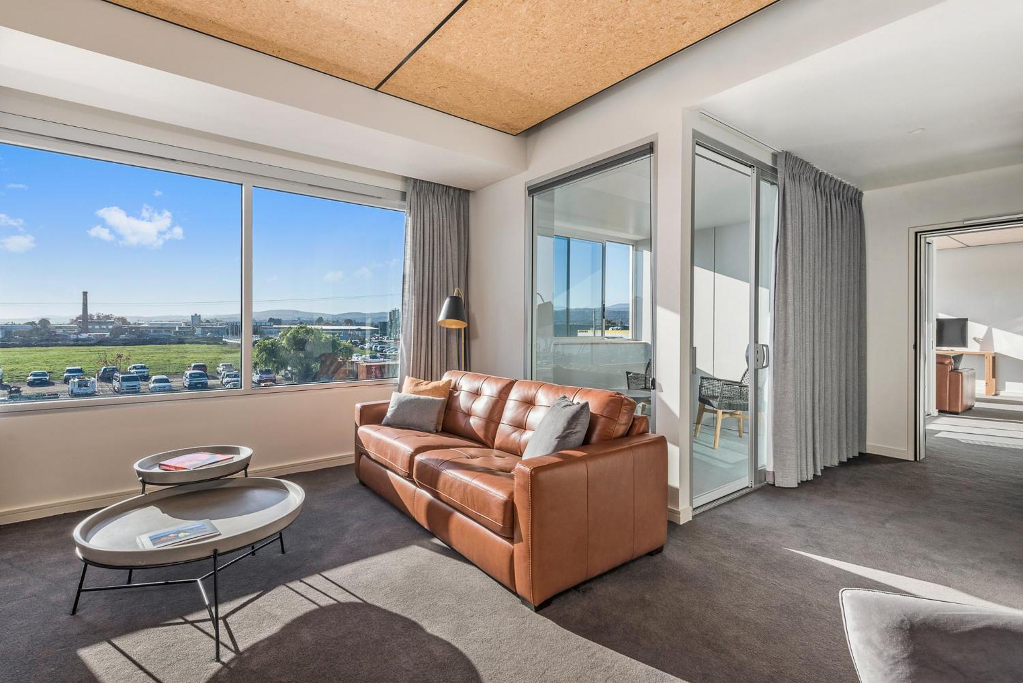 Peppers Silo Hotel Launceston Exterior photo Living room