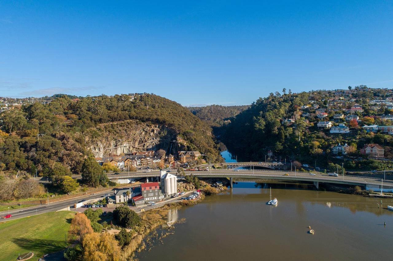 Peppers Silo Hotel Launceston Exterior photo Aerial view of the town